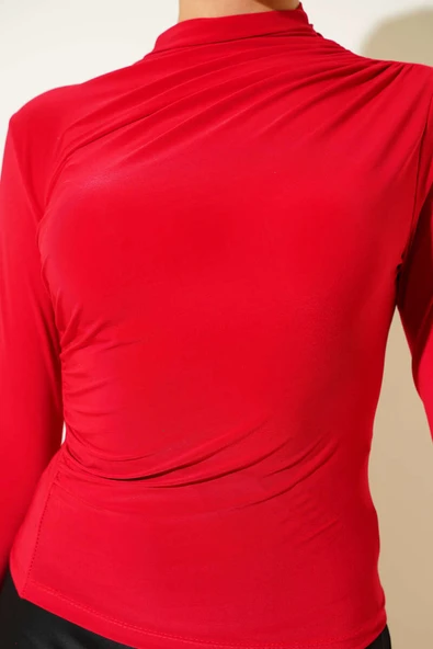 Yanları Büzgü Detaylı Sandy Bluz Kırmızı - Resim 4