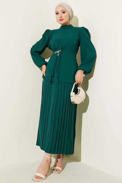 Yan Büzgülü Pileli Etekli İkili Takım Zümrüt