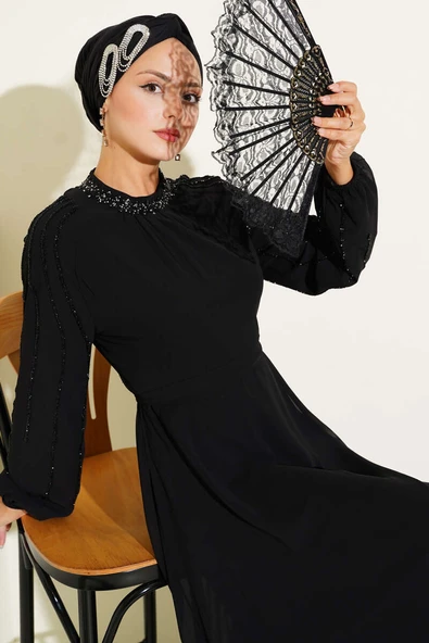 Şifon Kolları Taşlı Abiye Elbise Siyah