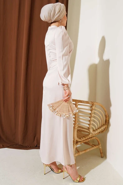 Yanları Çapraz İp Bağlamalı Saten Elbise Bej - Resim 3