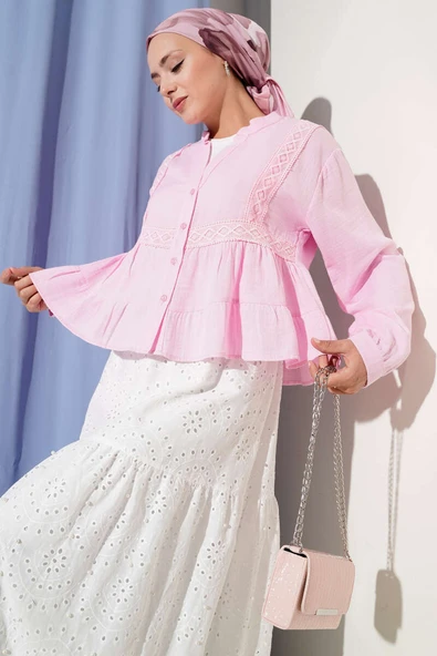 Dantel Detaylı Kısa Bluz Pembe ürün görseli