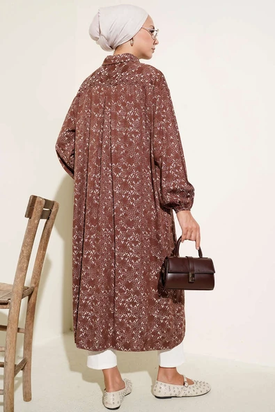 Desenli Tahta Düğmeli Uzun Gömlek Kahve - Resim 3