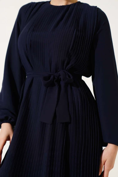 Sık Pileli Şifon Elbise Lacivert - Resim 4