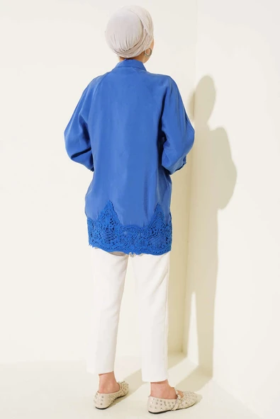 Dantel Detaylı Gizli Düğmeli Gömlek Mavi - Resim 3