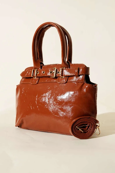 Kemer Geçiş Detaylı Parlak Çanta Taba ürün görseli 1