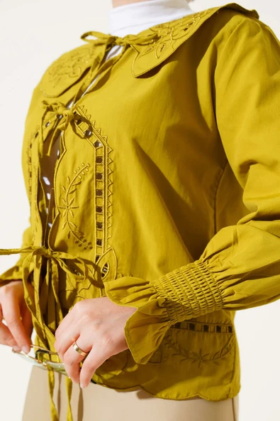 Bebe Yaka Nakışlı Bağlamalı Bluz Yağ Yeşili - Resim 4