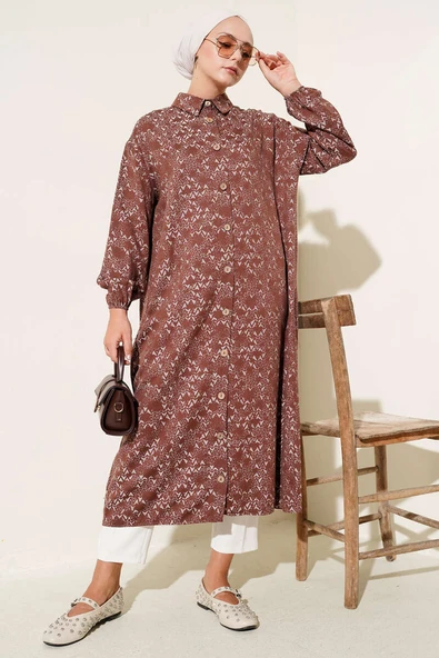 Desenli Tahta Düğmeli Uzun Gömlek Kahve - Resim 2