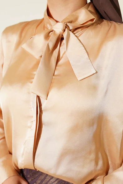 Yaka Bağlamalı Saten Gömlek Camel - Resim 4
