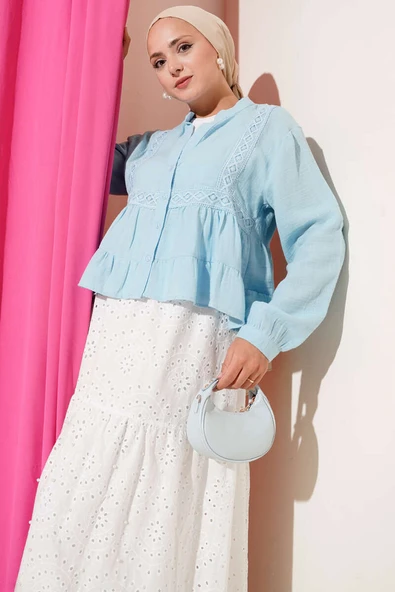 Dantel Detaylı Kısa Bluz Mavi ürün görseli