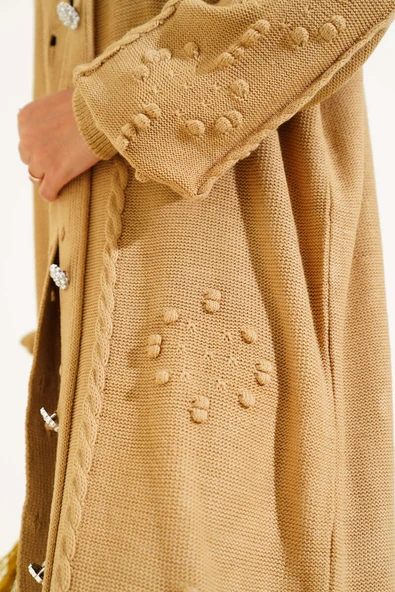 Taşlı Düğmeli Triko Hırka Latte - Resim 4