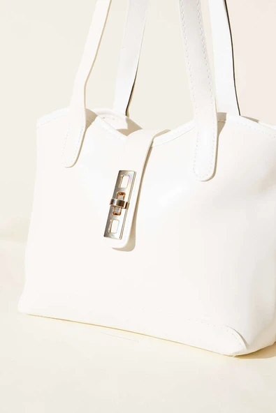Fermuarlı Kilit Detaylı Kol Çanta Beyaz - Resim 3