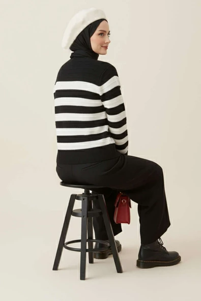 Gold Düğmeli Triko Kısa Hırka Siyah - Resim 3