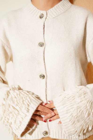 Püsküllü Düğme Detaylı Triko Hırka Bej - Resim 4