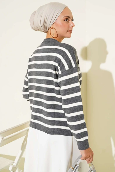 Çizgili Düğme Detaylı Kısa Triko Hırka Füme - Resim 3