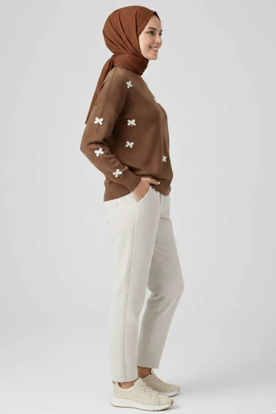 Fiyonk İşlemeli Triko Kazak Latte - Resim 3