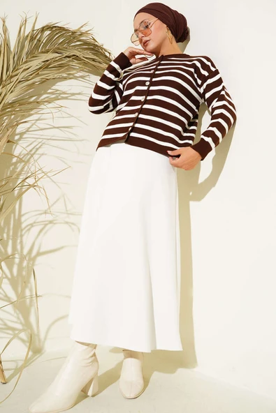 Çizgili Düğme Detaylı Kısa Triko Hırka Kahve - Resim 2