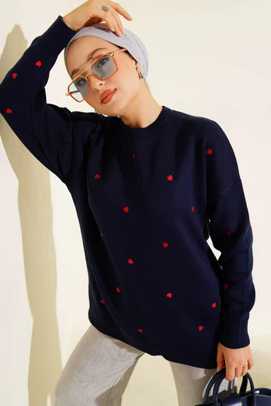 Küçük Kalp Nakışlı Triko Kazak Lacivert ürün görseli 1