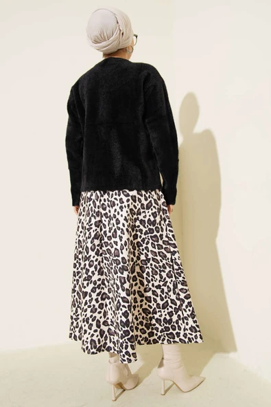 Sakallı Çiçek Motifli Hırka Siyah - Resim 3