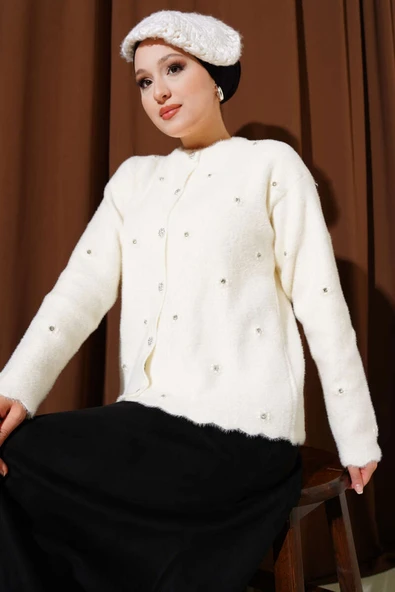 Taşlı Çiçek Düğmeli Sakallı Hırka Ekru ürün görseli