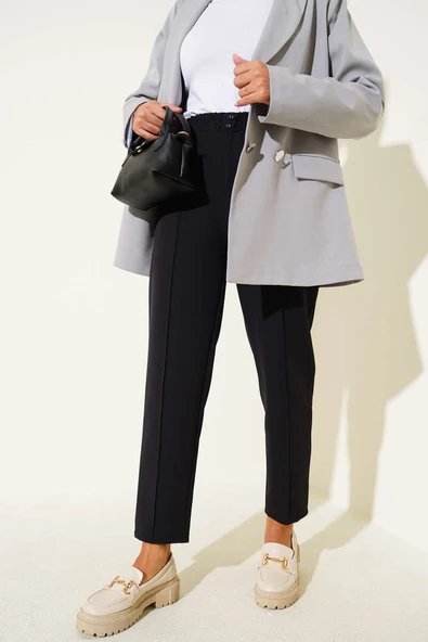 Dar Paça Bel Lastikli Çımalı Pantolon Siyah ürün görseli 1