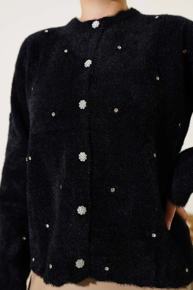 Taşlı Çiçek Düğmeli Sakallı Hırka Siyah - Resim 4