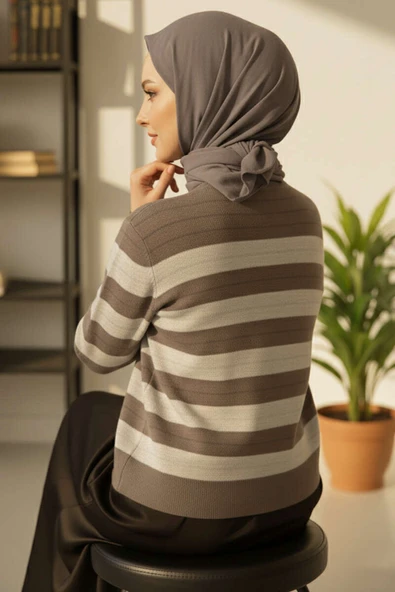 Gold Düğmeli Triko Kısa Hırka Füme - Resim 3