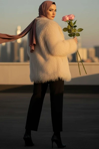 Kruvaze Yaka Kürklü Mont Bej - Resim 3