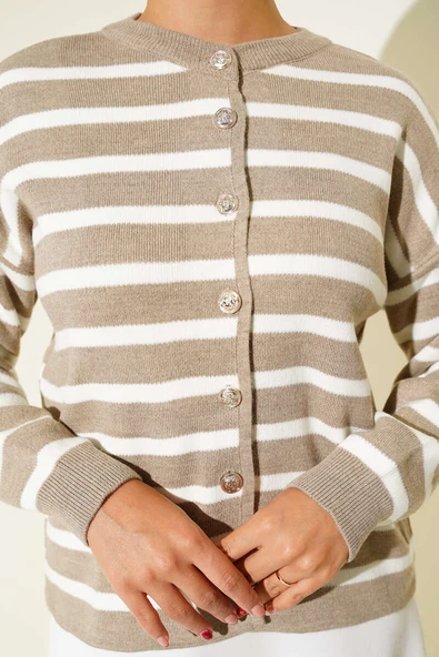 Çizgili Düğme Detaylı Kısa Triko Hırka Latte - Resim 4