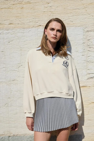 Quzu Gömlek Yakalı Önü Düğmeli Kadın Sweatshirt