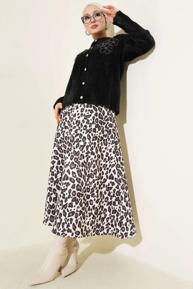 Sakallı Çiçek Motifli Hırka Siyah - Resim 2