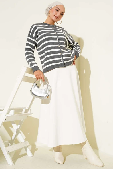 Çizgili Düğme Detaylı Kısa Triko Hırka Füme ürün görseli