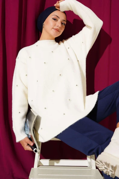 Taş Detaylı Sakallı Kazak Ekru