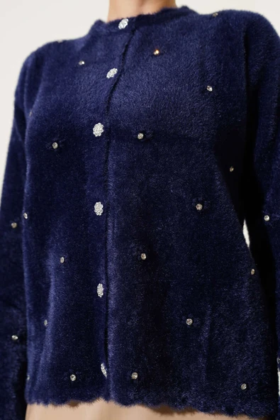 Taşlı Çiçek Düğmeli Sakallı Hırka Lacivert - Resim 4