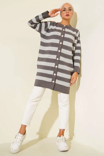 Desenli Düğme Detaylı Triko Hırka Füme ürün görseli 1