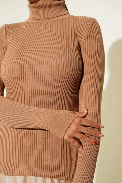 Balıkçı Yaka Parmak Geçirmeli Triko Kazak Latte - Resim 4