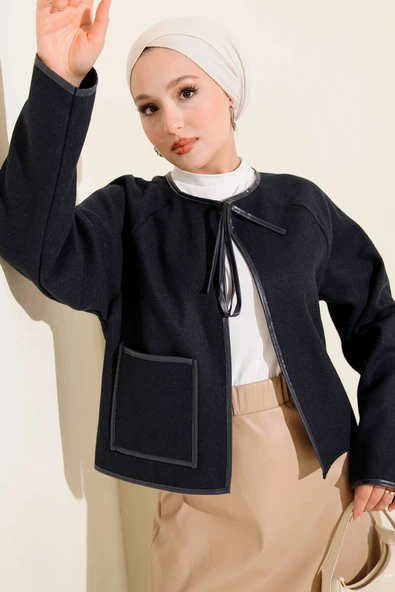 Deri Biyeli Kaşe Kısa Ceket Lacivert