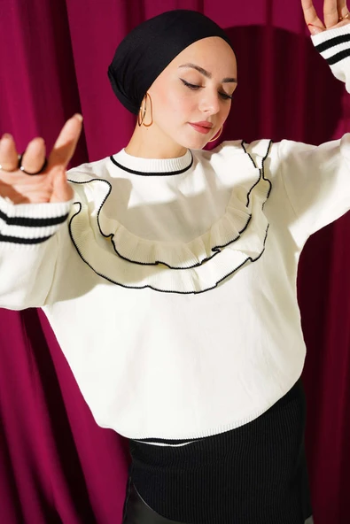 Önü Fırfırlı Triko Kazak Ekru ürün görseli