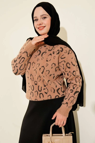 Leopar Desenli Sakallı Kazak Latte ürün görseli