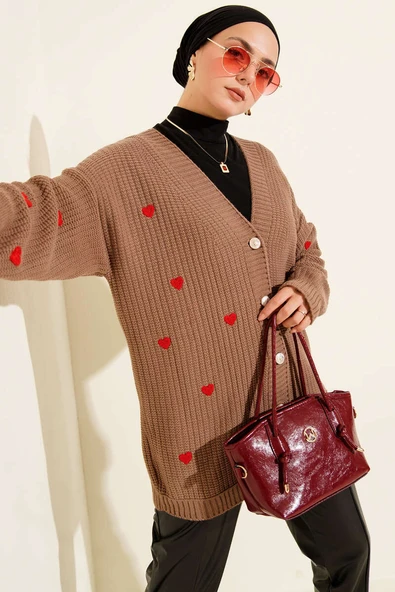 Kalp Nakışlı Triko Hırka Vizon ürün görseli 1