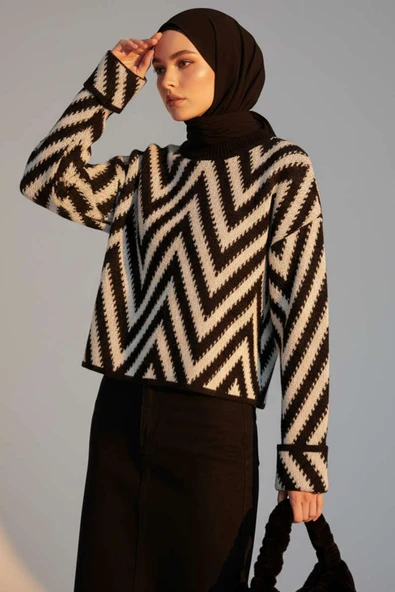 Zikzak Desen Ajurlu Triko Kazak Siyah ürün görseli 1