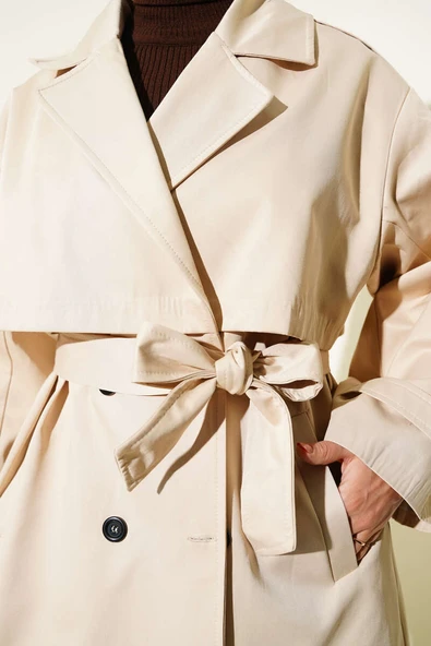 Pelerin Detaylı Kuşaklı Kısa Trençkot Bej - Resim 4