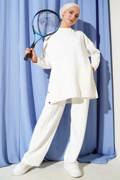 Bisiklet Yaka Yanları Metal Düğmeli İkili Takım Beyaz ürün görseli 1