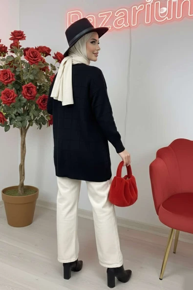Kare Kabartmalı Yumoş Triko Tunik Siyah - Resim 3