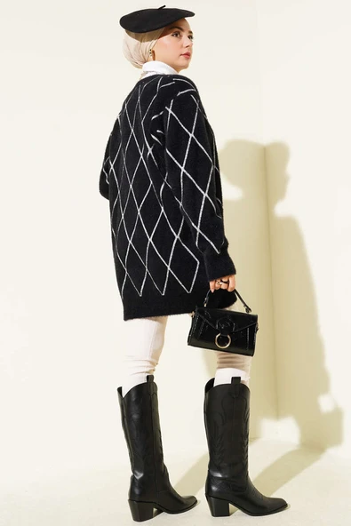 Baklava Desen Çizgili Cepli Sakallı Hırka Siyah Beyaz - Resim 3