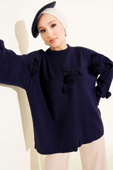Çiçek İşlemeli Triko Kazak Lacivert ürün görseli