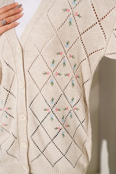 Çiçekli Baklava Desenli Triko Hırka Bej - Resim 4