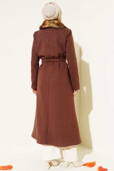 Yaka Kürklü Kuşaklı Uzun Kaban Kahve - Resim 3