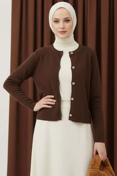 Gold Düğme Detaylı Kısa Triko Hırka Kahve ürün görseli