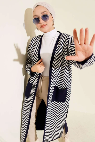 Zikzak Çizgili Desenli Uzun Triko Hırka Lacivert ürün görseli 1