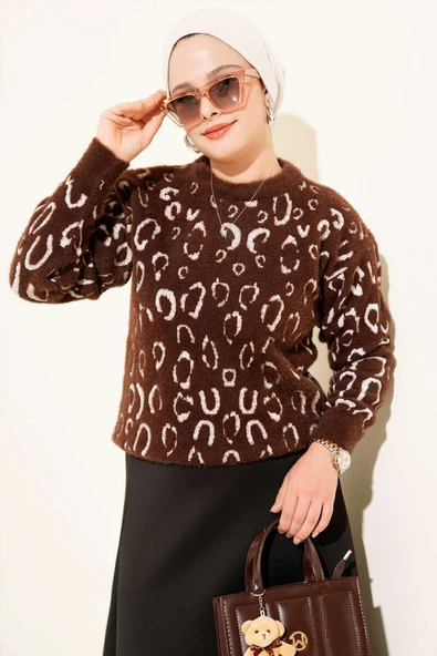 Leopar Desenli Sakallı Kazak Kahve Ekru ürün görseli